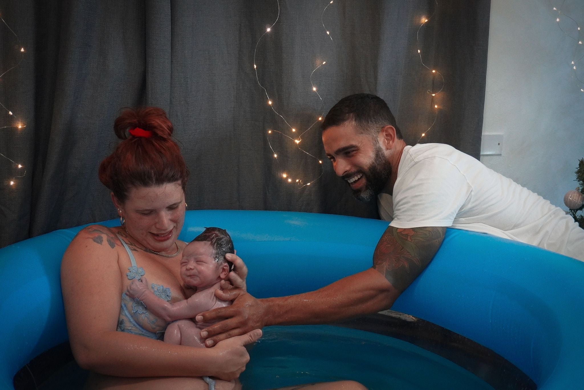 Diana y Josean recibieron a Lucas en el agua.